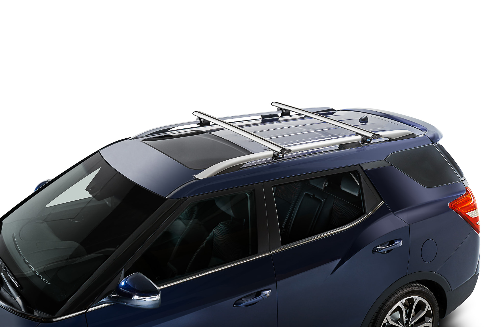 CRUZ Airo roof bars fitted to a vehicle